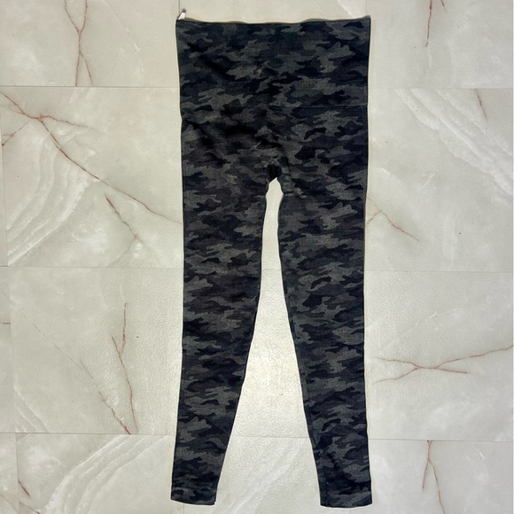 SPANX Camo Leggings Size Medium - Picture 5 of 6